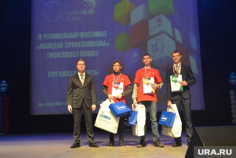 Сибирско-Уральская энергетическая компания наградила победителей чемпионата в компетенции «Электромонтаж»