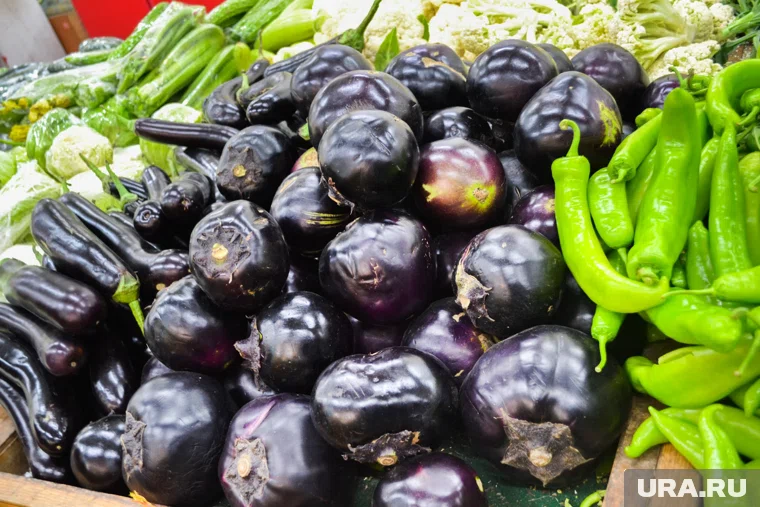 Заготовка уже имеет нужную форму и готова к превращению во вкусные рулетики
