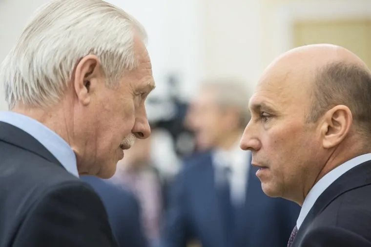 Представление ВРИО губернатора Тюменской  области Александра Моора полномочным представителем президента Игорем Холманских. Тюмень 