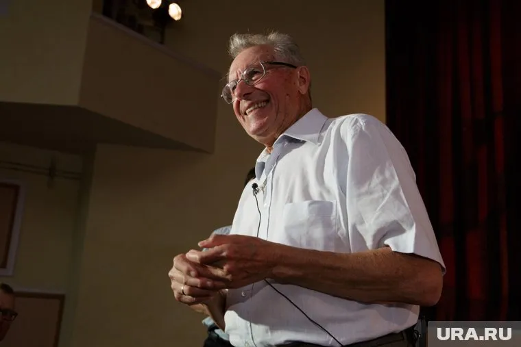 Бывший спикер пермского регионального парламента Евгений Сапиро предложил предложил платить по 100 млрд рублей регионам, которые выживают без губернаторов