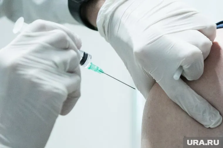 В Москве считают неэффективным обещание призов и денег за вакцинацию