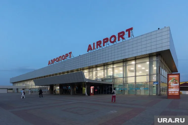 Самолету пришлось совершить вынужденную посадку в аэропорту Волгограда