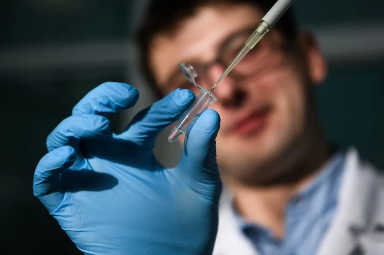 Работа лаборатории на кафедре экспериментальной биологии и биотехнологий УрФУ. Екатеринбург