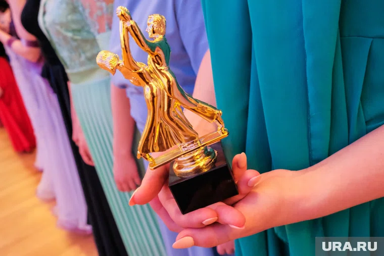 Сотрудника курганского завода получила высокую награду