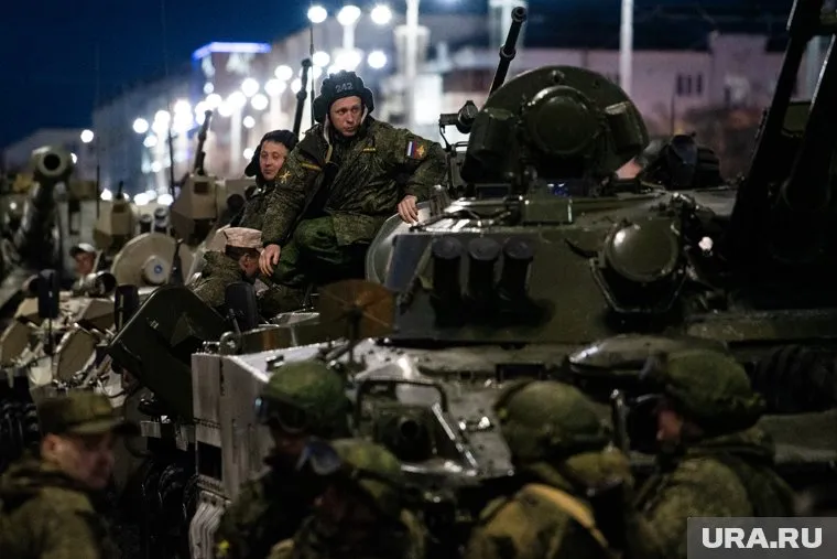 По данным Maxar Techologies, возросла активность на восьми военных объектах РФ