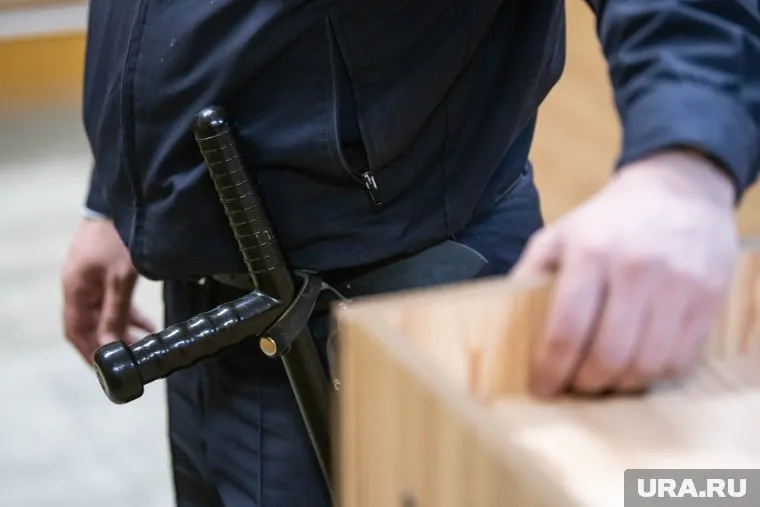 Мера пресечения обвиняемым в похищении, понуждении к действиям сексуального характера и хулиганстве. Свердловская область, Каменск-Уральский