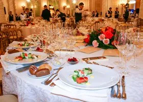 МВД потратило 10 миллионов на фуршет в Кремле с холодцом из краба и профитролями с икрой