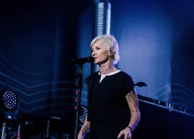 Жители ХМАО раскупают билеты на концерт Арбениной, несмотря на высокие цены