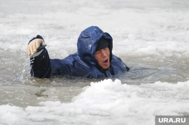 В Нижневартовском районе утонул мужчина, попытавшийся сфотографировать купание в реке