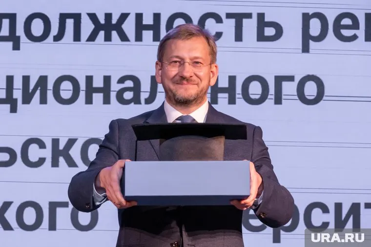 Антону Петроченкову вручили регалии ректора Политеха