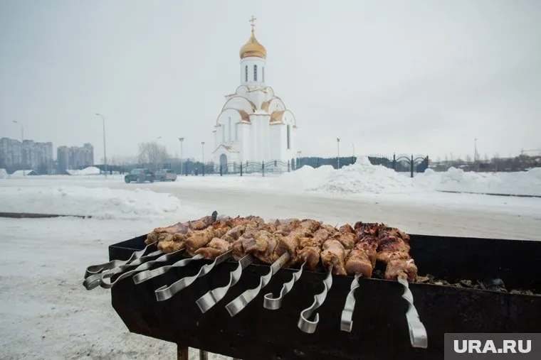 По мнению врачей, шашлыки лучше не есть