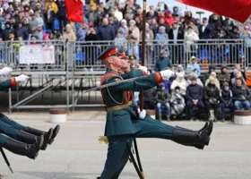 Свердловских VIP порадовали новинкой на втором за день параде Победы