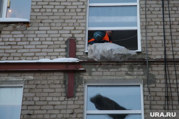 Жильцы проблемной квартиры не верят, что ее можно прибрать