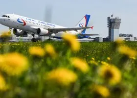 Сдвинулись сроки разбора самолета «Уральских авиалиний», севшего в поле