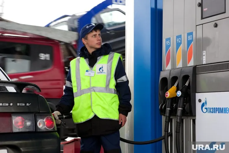 Цены на автомобильное топливо уже перешагнули психологический барьер