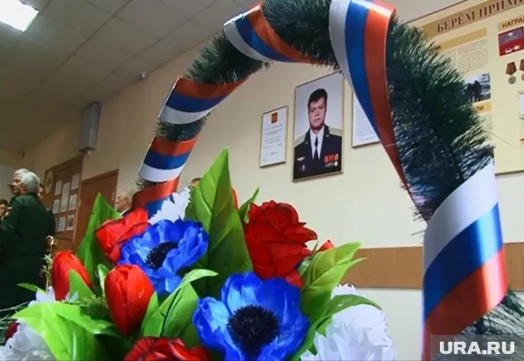 В суворовском училище появился памятный уголок Олега Пешкова