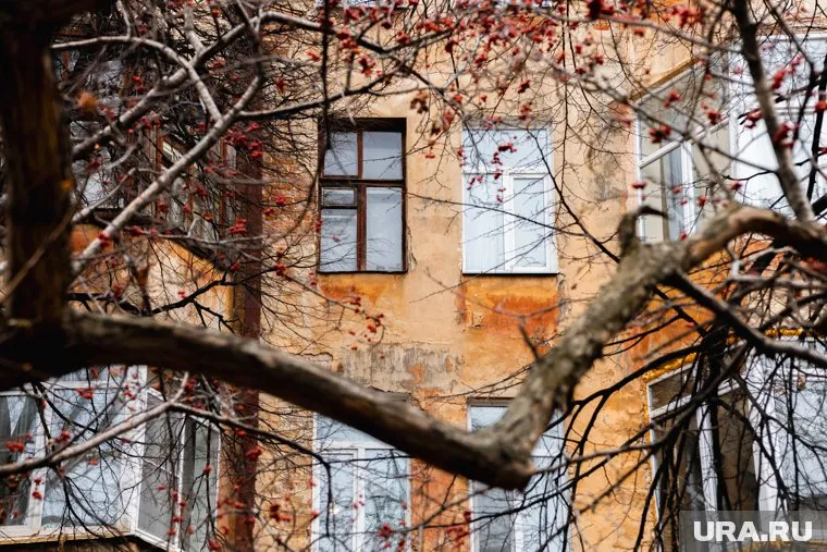 Реновацию территории пришлось начинать заново