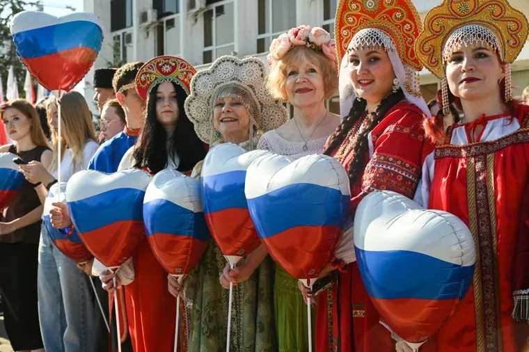 Празднование Дня государственного флага России проходит 22 августа