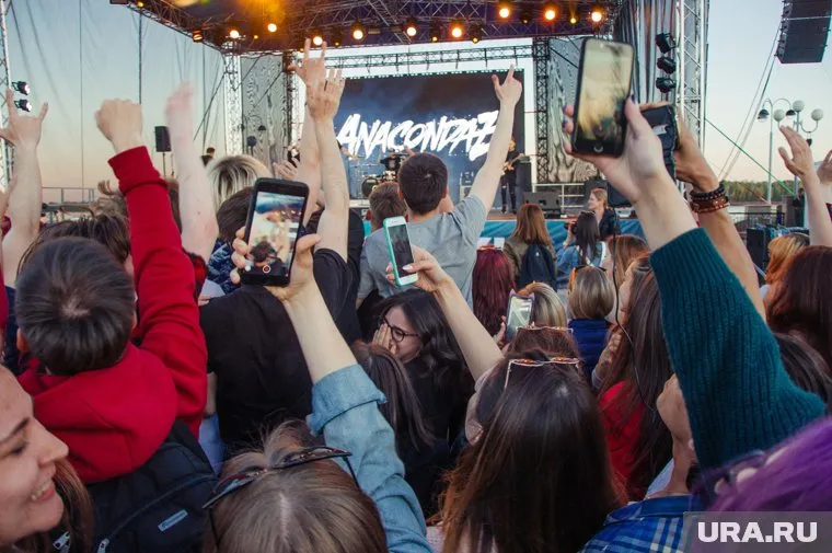 Мужчина хотел послушать музыку, но отказался проходить личный досмотр