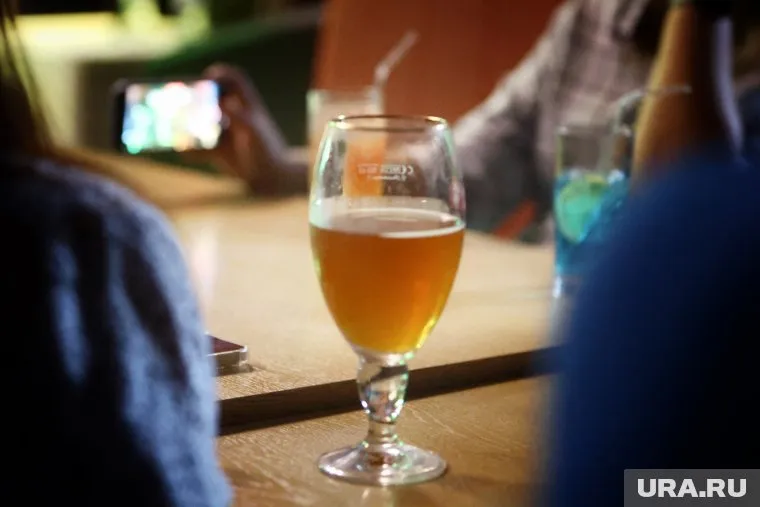 В территориях многие магазины по ночам работают как кафе