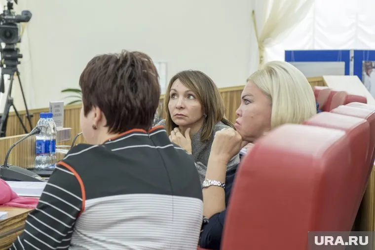 Елена Панова (на фото в центре) возглавила один из департаментов Минприроды