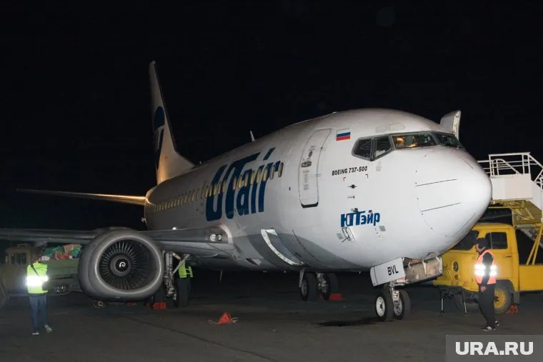 На борту самолета Boeing "ЮТэйр" - ЧП