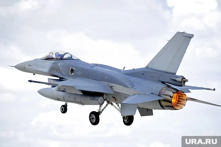 Украинские летчики начали обучение на F-16
