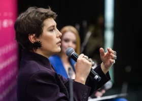 Популярная актриса начала свое выступление в Екатеринбурге с минуты молчания