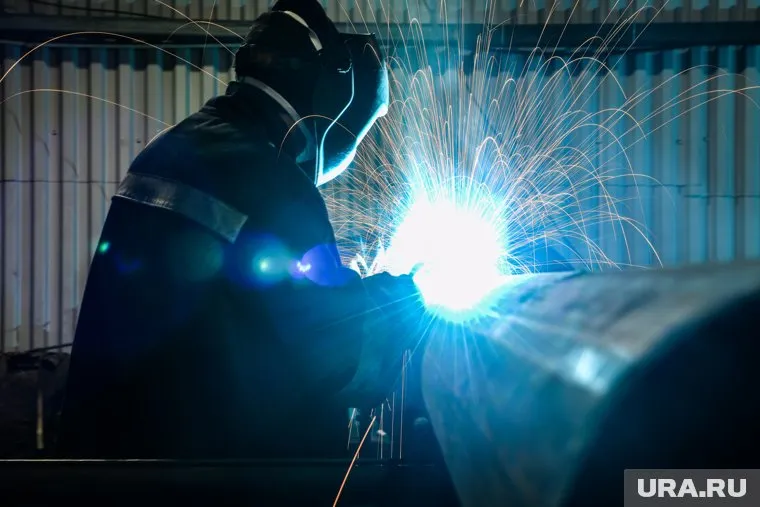 На заводы требуются около 2000 человек