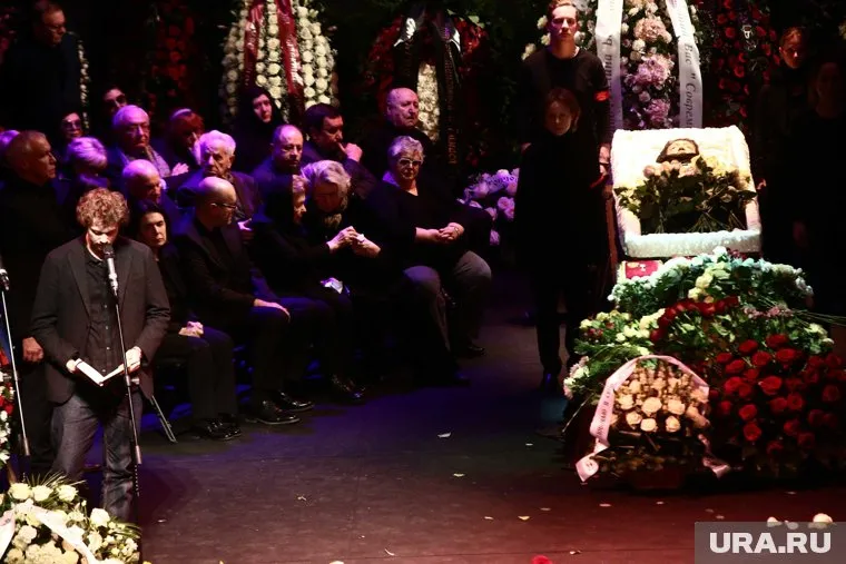 Наину Ельцину успокаивала Татьяна Тарасова