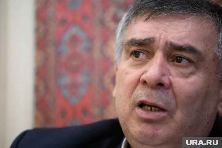 Шахин Шыхлински назвал имена тех, кто якобы портит репутацию его ТЦ