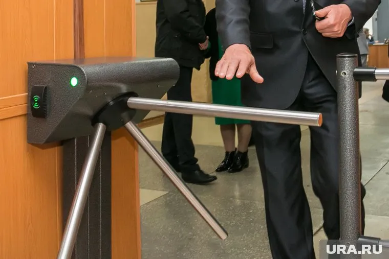 На выборы главы Сургута не смогли попасть кандидаты, не заверившие справку в МФЦ