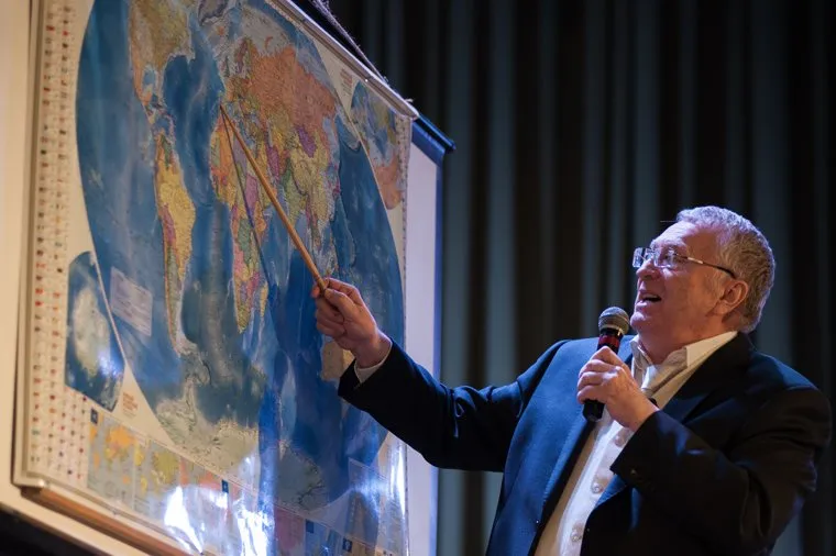 Встреча кандидата в президенты России Владимира Жириновского со студентами УрФУ. Екатеринбург , карта мира, жириновский владимир