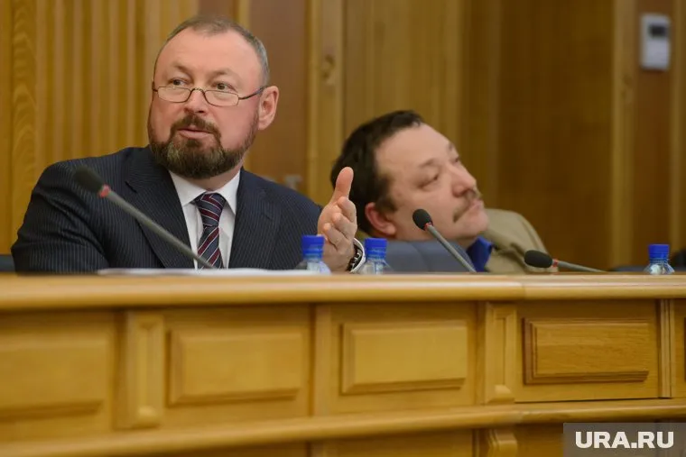 У Тестова (слева) один из самых внушительных автопарков. А Шадрин (справа) оказался одним из самых бедных депутатов