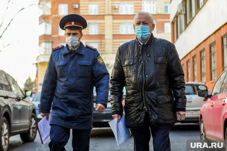 Евгений Тефтелев пришел на суд без вещей