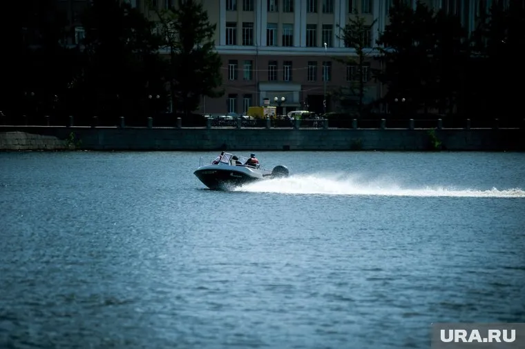 На лодке пострадала девушка (архивное фото)