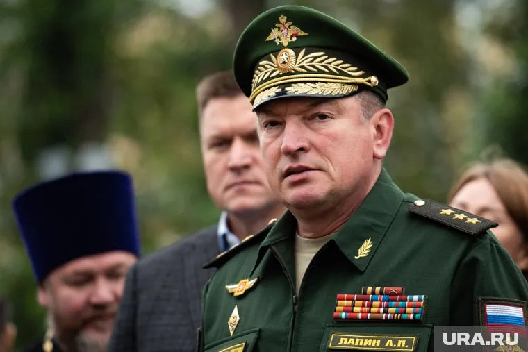 Александр Лапин вручил награды бойцам спецоперации