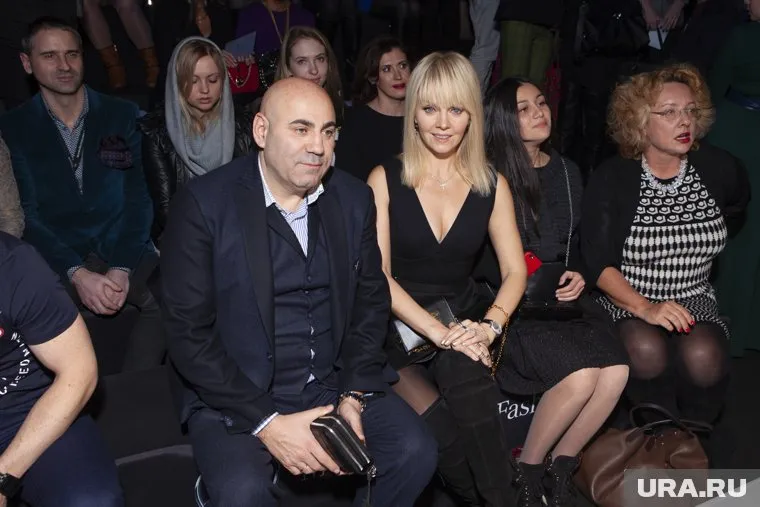 Те, кто распространяют подобные слухи, хотят столкнуть поклонников с любимыми артистами, считает продюсер