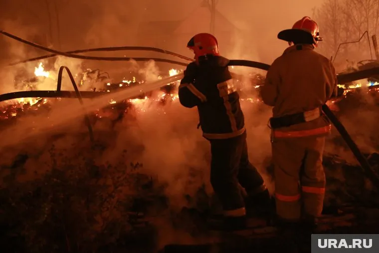 К тушению привлекались 17 человек личного состава и пять единиц техники