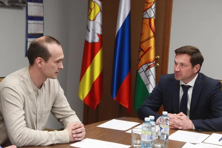 Денис Киселев (слева) встретился с Алексеем Лошкиным (справа) во время своего отпуска