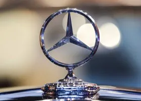 «Убери, ишак, корыто»: екатеринбурженка рассказала, как на нее напал хам на Mercedes
