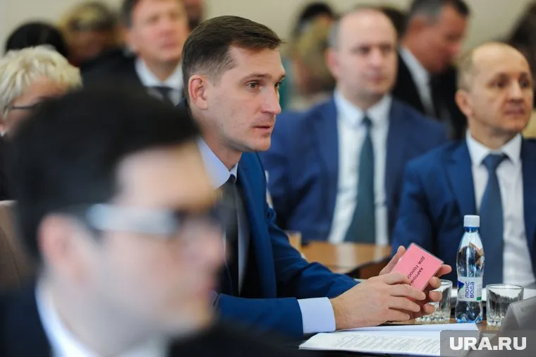 Александр Беленков (в центре) уходит без объяснения причин