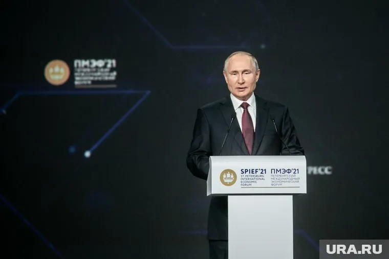 Президент РФ Владимир Путин переубедил врача Дениса Проценко