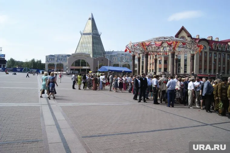 В момент потасовки в «Гостином дворе» находилась большая компания подростков