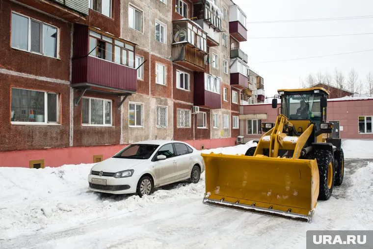 Коммунальщики Сургута пока не справляются с темпами уборки дворов