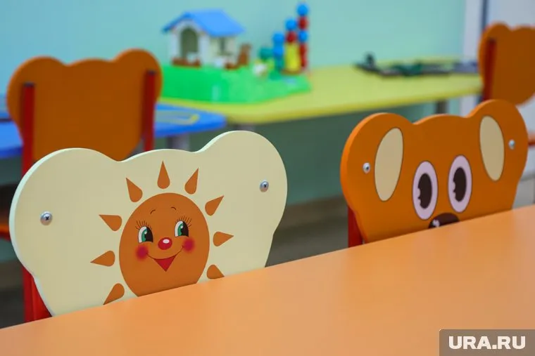 Воспитательница избила двухлетнюю девочку за отказ есть кашу в детсаду, начата проверка