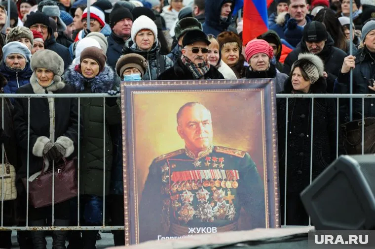 Бюст Георгия Жукова отвезли на свалку (архивное фото)