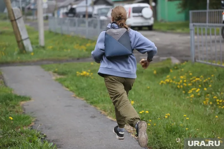 В Нижневартовске волонтеры ищут девочку-подростка, которая ушла из дома два дня назад