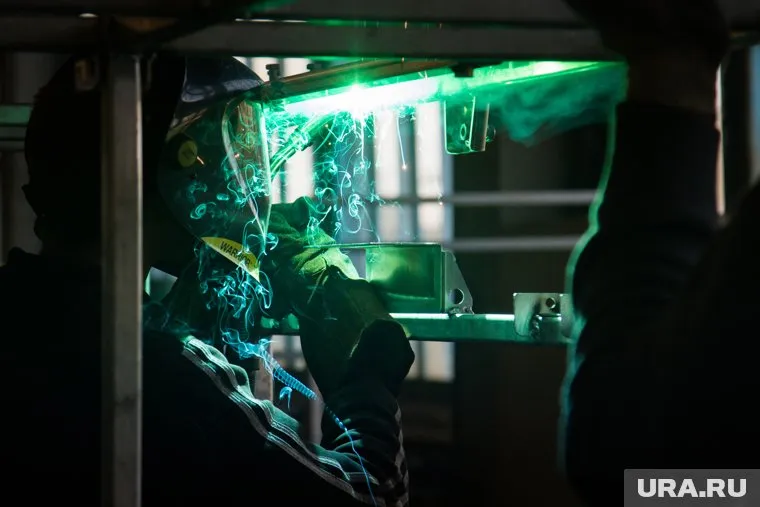 В Кургане ищут желающих работать операторами микросварки на оборонном заводе в Удмуртии