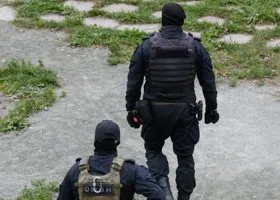 ОМОН и СКР оцепили стройку в Екатеринбурге, прибыла авиация